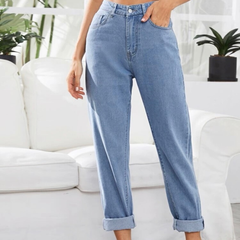 Light Wash High-Rise Mom Jeans